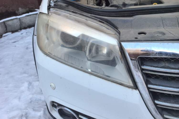 Used Haval H6 2014 Sport Edition 2.0T Diesel Manual Two-Wheel-Drive Elite Model Right Front Headlight