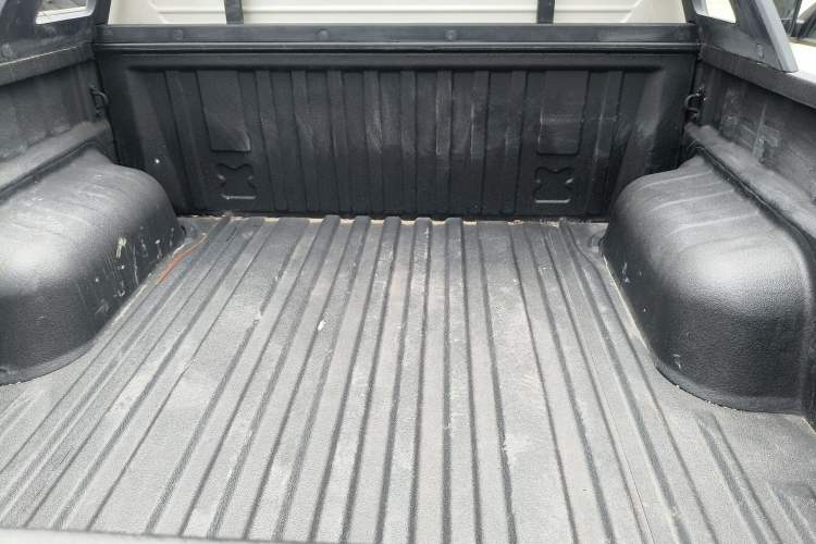 Used JMC Yuhu 7 2022 2.0T Automatic Diesel 4x4 Comfort Edition Standard Wheelbase Trunk