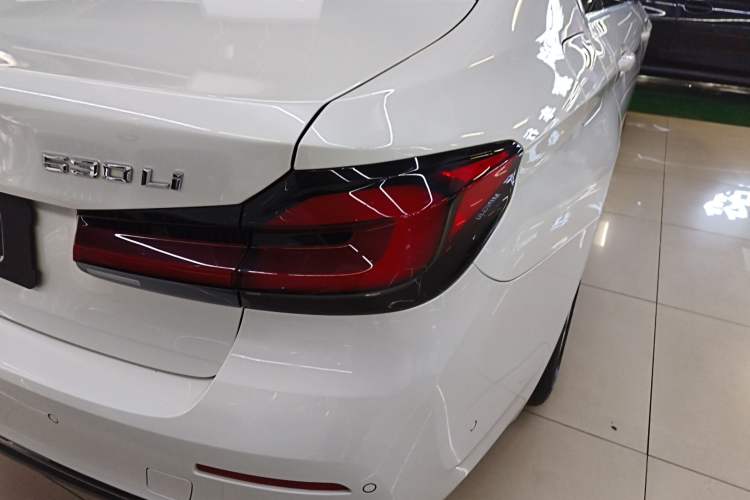 Used BMW 5 Series 2022 Second Facelift 530Li Luxury Edition Premium Package
