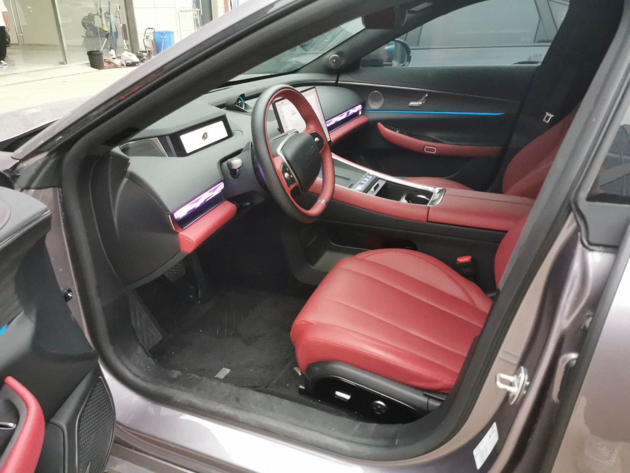 Переднее сиденье в автомобиле