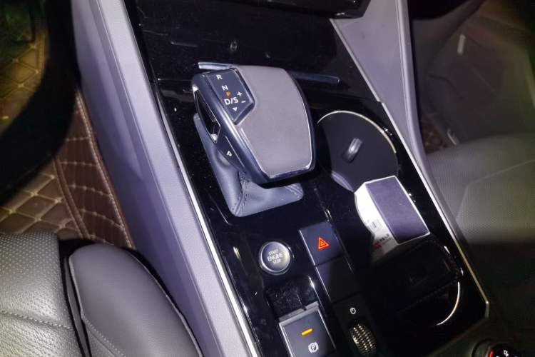 Used Volkswagen Touareg 2019 2.0TSI Ruiyi Edition China VI Standard Gear Lever