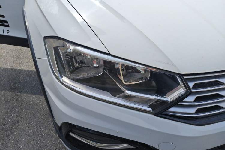 Used Volkswagen C-TREK 2017 1.6L Automatic Comfort Model Right Front Headlight