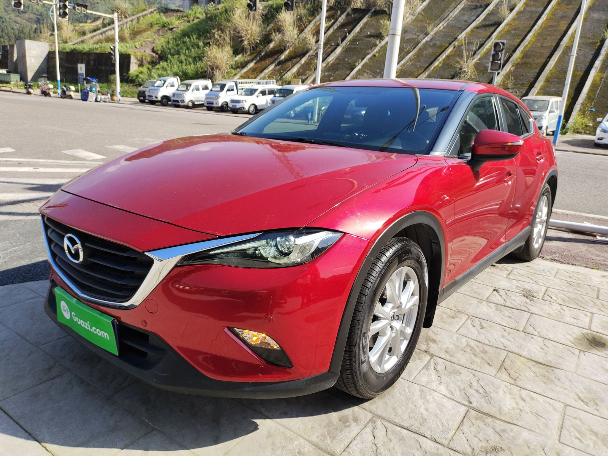 Под передней частью автомобиля