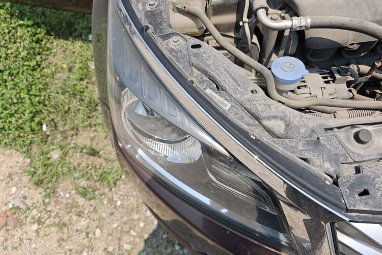 Used Venucia T70 2016 2.0L CVT Smart Choice Edition Right Front Headlight