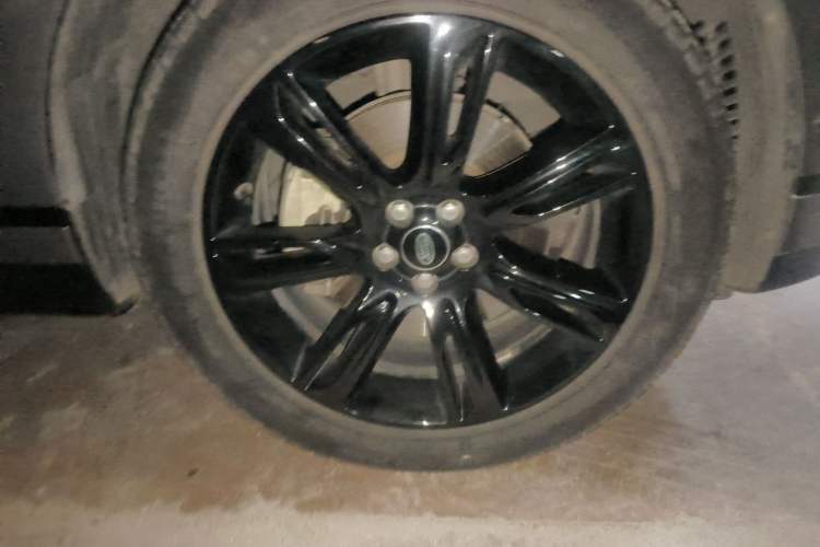 Used Land Rover Range Velar 2021 P250 Sparkling Black Limited Edition Right Front Wheel Hub