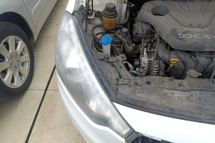 Used Kia K3 2013 1.6L Automatic GL Right Front Headlight