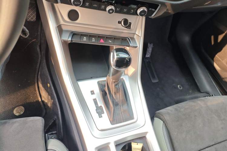 Used Audi Q3 2019 35 TFSI Advanced Dynamic Edition Gear Lever