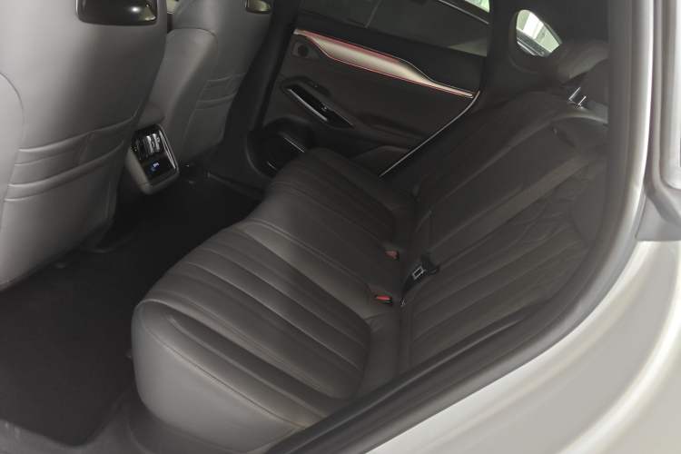 Used BYD Song L EV 2025 550 km Excellence Version
