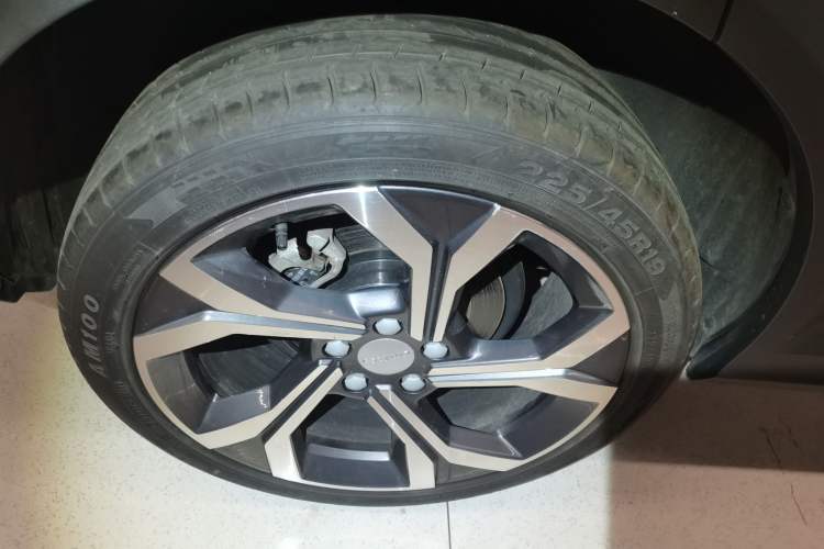 Used Lynk & Co 06 2023 Remix 1.5T Dynamic Halo Right Rear Wheel Hub