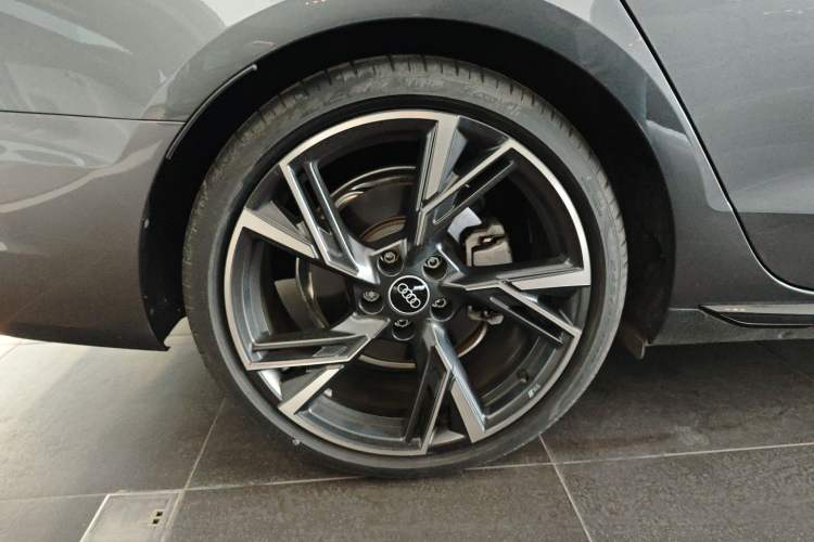 Used Audi A4L 2024 40 TFSI quattro RS Performance Package Right Rear Wheel Hub