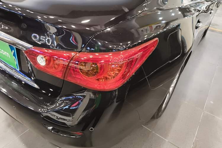 Used Infiniti Q50 2014 3.7L Comfort Edition Right Rear Taillight