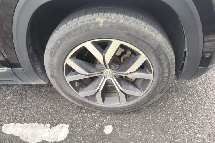 Used Volkswagen Teramont 2017 330TSI Two-Wheel-Drive Luxury Edition Right Front Wheel Hub