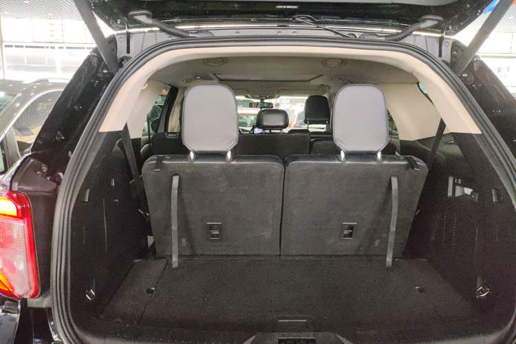 Used Ford Explorer 2020 EcoBoost 285 4x4 Trend Edition 7-Seater Trunk