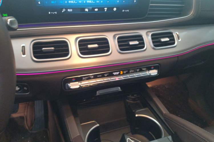 Used Mercedes-Benz GLE 2020 Restyled GLE 450 4MATIC Dynamic Edition Audio And AC Panel