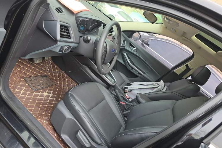 Used Ford Escort 2015 1.5L Automatic Fashion Model Left Front Seat