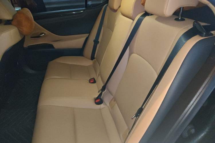 Used Lexus ES 2023 200 Excellence Edition
