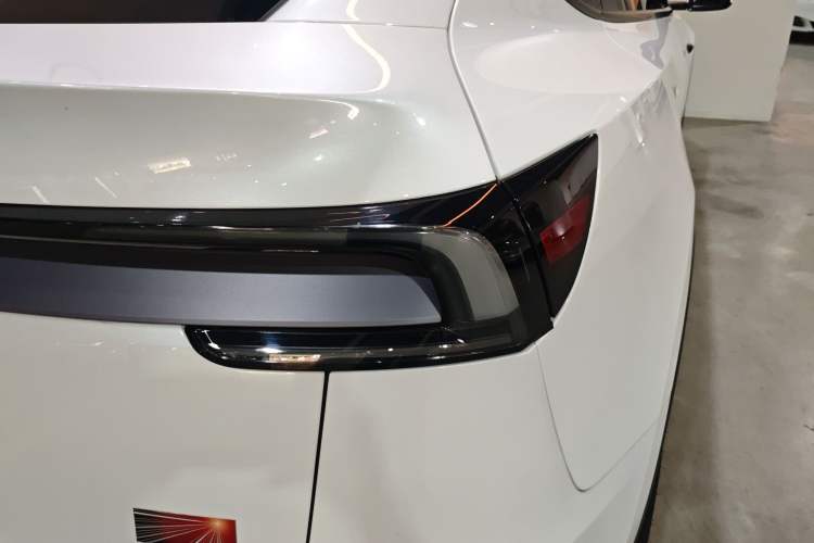 Used Tesla Model Y 2025 Long-Range All-Wheel-Drive Version