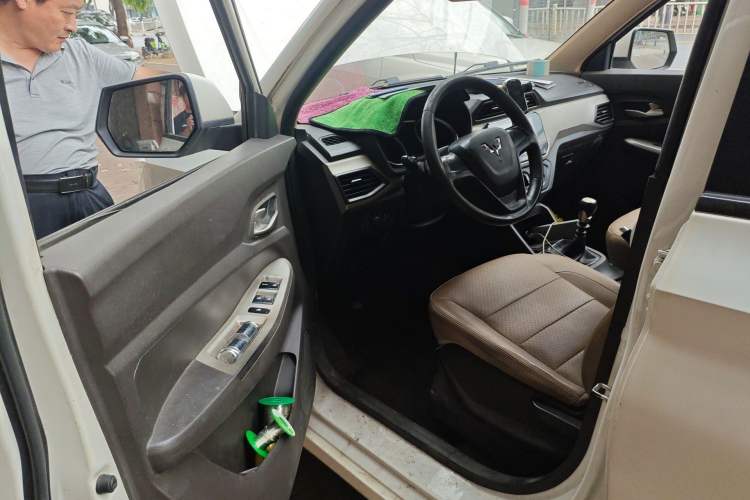 Used Wuling Hongguang 2021 1.5L Revised S Base Version with Electric Power Steering LAR
