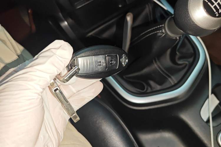 Used Nissan Terra 2020 2.5L XE Manual Two-Wheel-Drive Elite Edition
