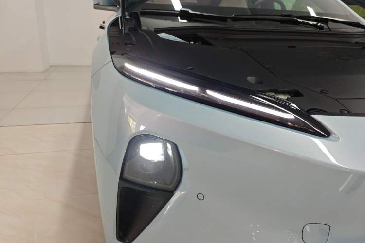 Used Nio ET5 2022 75 kWh Right Front Headlight