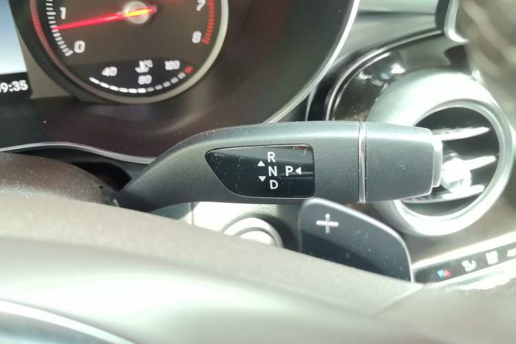 Used Mercedes-Benz GLC 2019 GLC 260 4MATIC Luxury Model Gear Lever