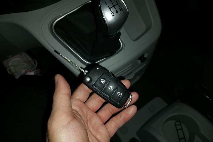 Used JAC Refine M3 2023 PLUS 1.8L 7/8-seater Elite Edition