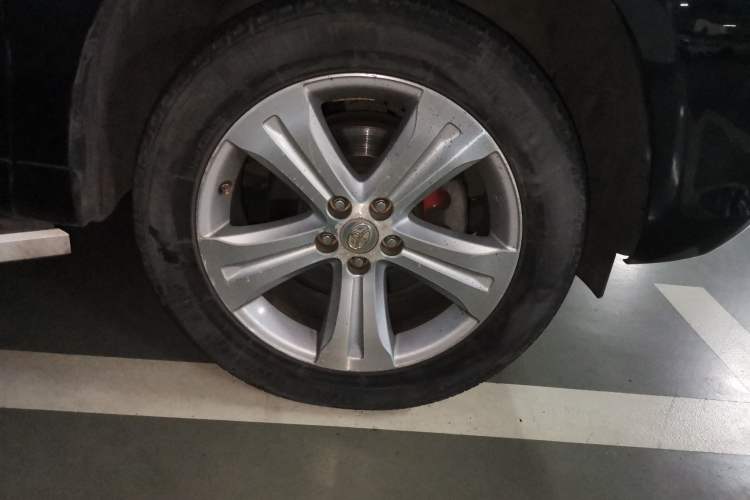 Used Toyota Highlander 2011 2.7L Two-Wheel Drive 7-Seater Supreme Edition Right Front Wheel Hub