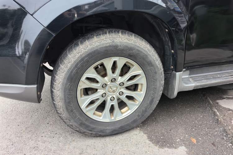 Used JMC Yusheng S350 2014 2.4T Automatic 2WD Diesel Luxury Version with Sunroof 7 Seats Left Front Wheel Hub