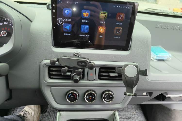 Used Wuling Yangguang 2024 300KM Comfort Version Passenger Van 75kW