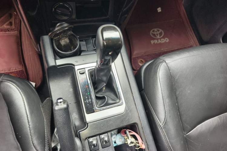 Used Toyota Prado 2016 2.7L Automatic Standard Edition Gear Lever