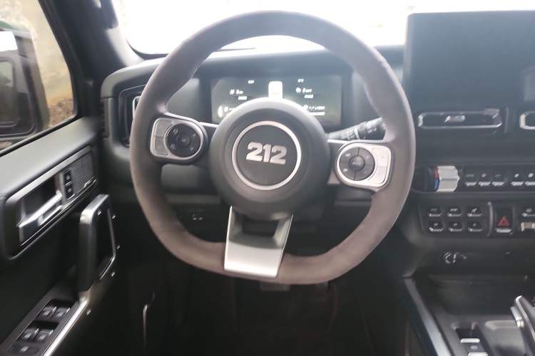 Used 212 T01 2025 2.0T Changfeng