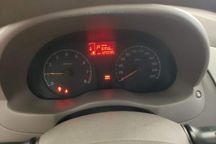 Used Hyundai Verna (older generation) 2013 Sedan 1.4L Automatic Standard GL Model Odometer Close Up