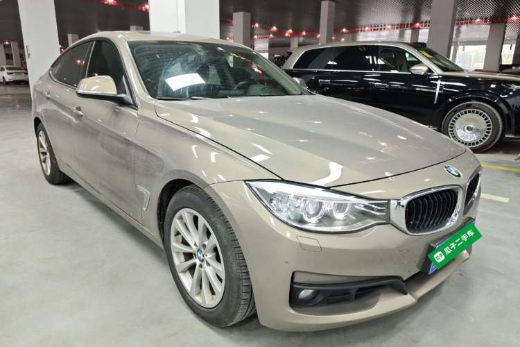 Used BMW 3 Series GT 2013 320i Leading Model Front Right 45 Deg
