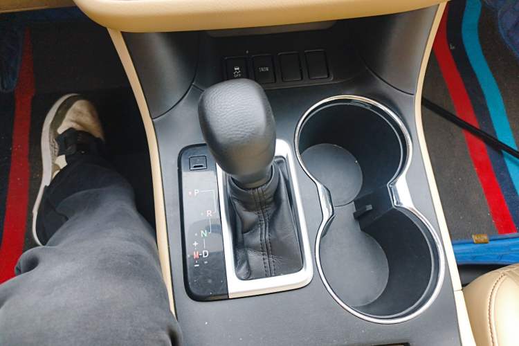 Used Toyota Highlander 2015 2.0T Two-Wheel Drive Elite Edition 7 Seats