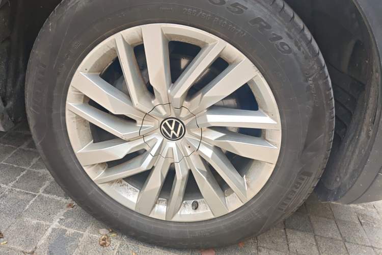 Used Volkswagen Touareg 2021 2.0 TSI Flagship Special Edition Right Front Wheel Hub