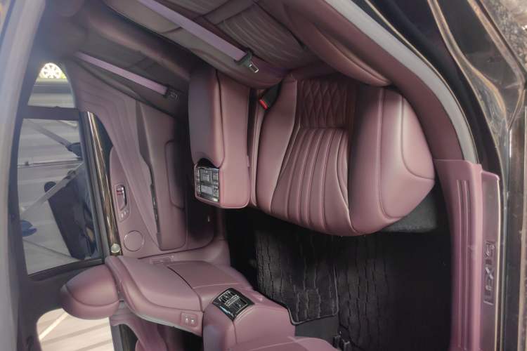 Used Lexus LS  Left Rear Seat