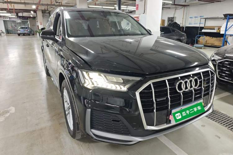 Used Audi Q7 2023 45 TFSI quattro S line Sport model
