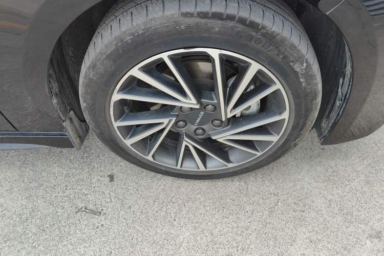 Used Lynk & Co 03 2022 2.0TD DCT GenioPlus Right Front Wheel Hub