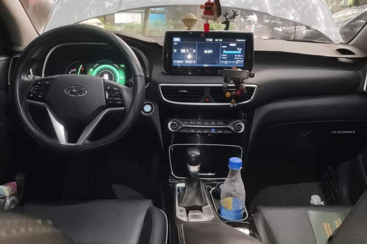 Used Hyundai Tucson 2020 280TGDi Two-Wheel-Drive GLS Fashion Edition China VI Standard Center Console