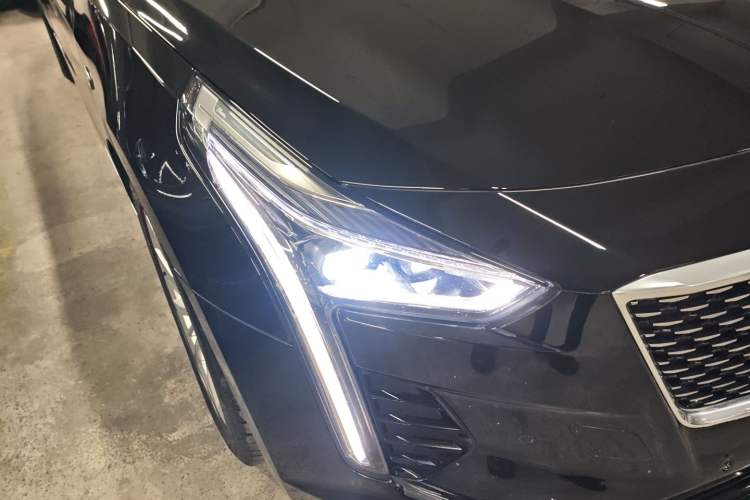 Used Cadillac CT6 2022 28T Luxury Edition Right Front Headlight