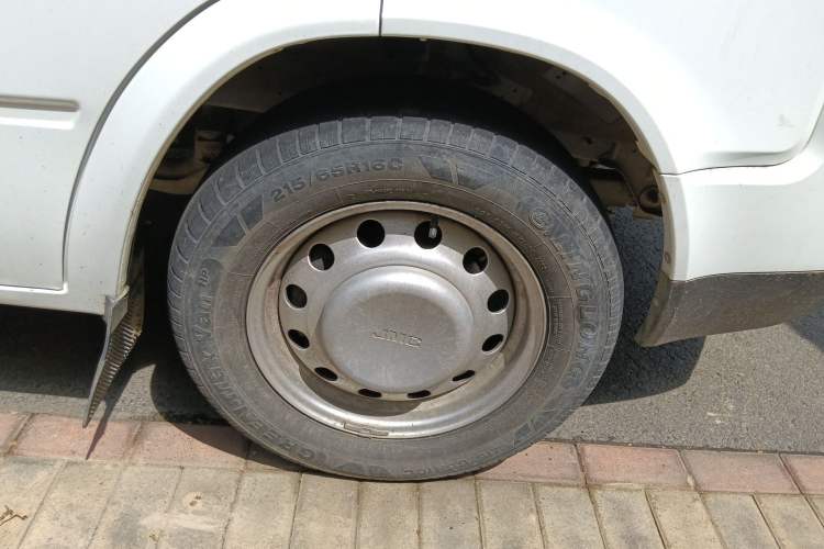 Used JMC Transit 2019 2.8T Commercial Version Short Wheelbase Mid-Roof 6-Seater China VI JX493 Right Front Wheel Hub