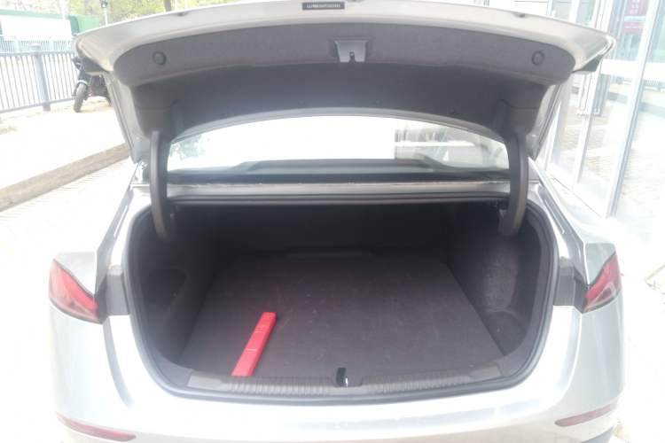 Used Roewe D7 2023 DMH 125km Flagship Edition Trunk