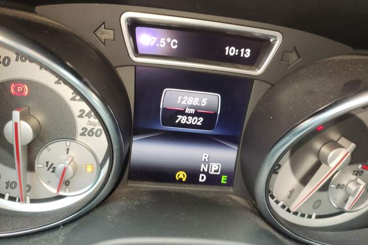 Used Mercedes-Benz GLA 2015 GLA 200 Sport Edition Odometer Close Up