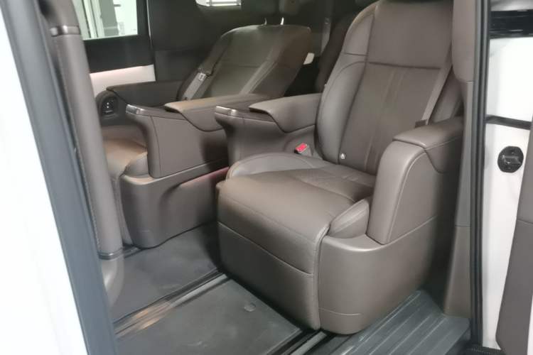 Used Li Auto MEGA 2024 Ultra Model
