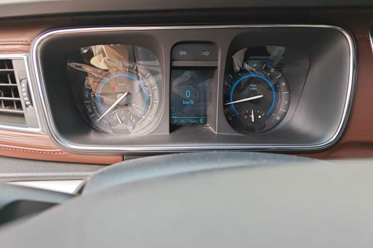 Used Buick GL8 2014 2.4L CT Luxury Business Comfort Edition
