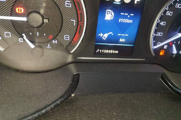 Used Dongfeng Aeolus AX7 2016 2.0L Automatic Zhiyi Trim Odometer Close Up