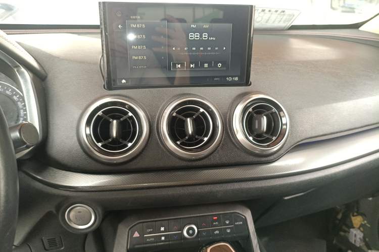 Used Wey VV5 2017 2.0T Ultra-Luxury Version Audio And AC Panel