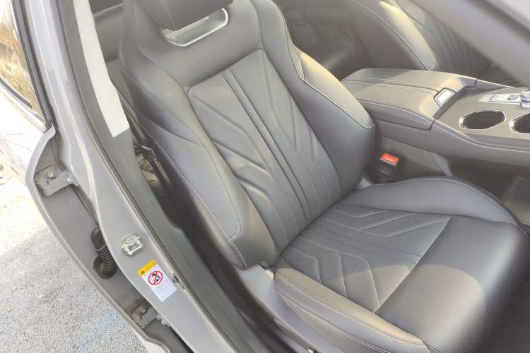 Used Changan UNI-K 2024 2.0T Two-Wheel Drive YueShang Trim