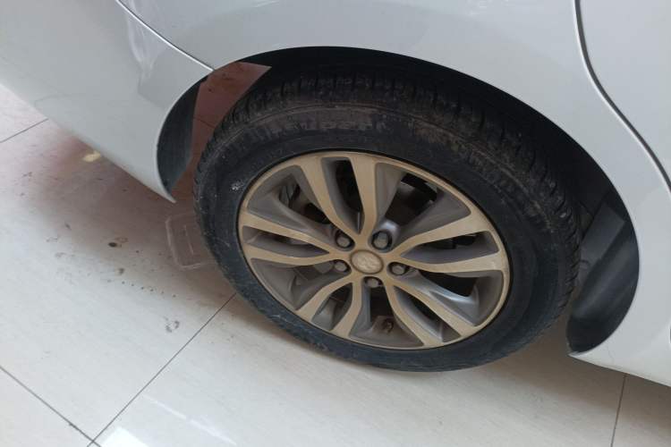 Used Buick GT 2021 1.3T Automatic Mild Hybrid Elite Version Right Rear Wheel Hub