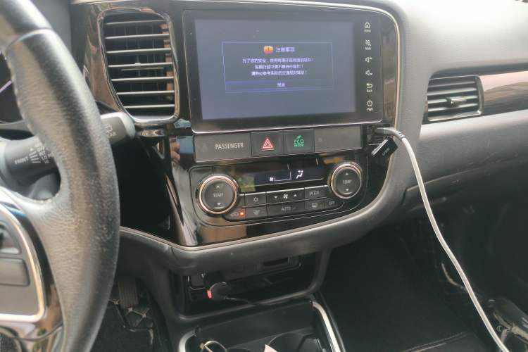 Used Mitsubishi Outlander 2019 2.0L Two-Wheel Drive Comfort Edition 5 Seats China V Standard Audio And AC Panel